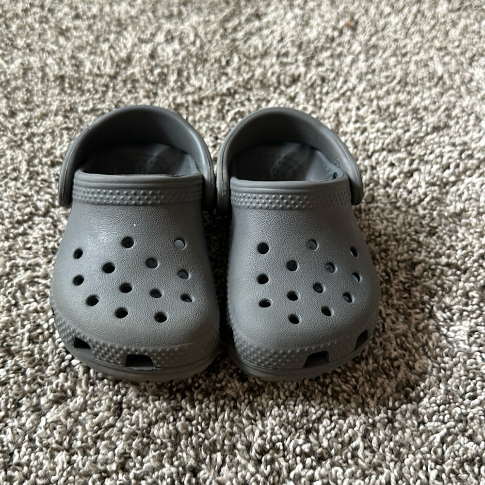Toddler crocs